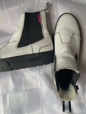 Puma White & Black Leather Chukka Boots with Pink Tab